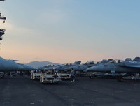 [ẢNH] Sức mạnh kinh hoàng từ dàn tiêm kích trên tàu sân bay USS Carl Vinson có thể vô hiệu hóa ngay một quốc gia