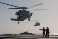 [ẢNH] Sức mạnh kinh hoàng từ dàn tiêm kích trên tàu sân bay USS Carl Vinson có thể vô hiệu hóa ngay một quốc gia