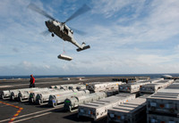 [ẢNH] Sức mạnh kinh hoàng từ dàn tiêm kích trên tàu sân bay USS Carl Vinson có thể vô hiệu hóa ngay một quốc gia