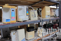 Cận cảnh chợ đồ cũ ở dưới chân cầu Thăng Long