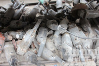 Cận cảnh chợ đồ cũ ở dưới chân cầu Thăng Long