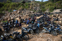 [ẢNH] Liều mạng mưu sinh ở các mỏ khai thác đá ruby Myanmar