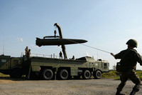 [ẢNH] Cho sát thần Iskander-M thị uy, Nga đang muốn truyền tải điều gì?