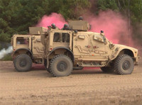 [ẢNH] Xe bọc thép Mỹ lật ngửa sau va chạm với thiết giáp Nga khiến hai binh sĩ thương vong