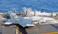 [ẢNH] Mỹ mất 4 chiếc F/A-18 vì cú hạ cánh lỗi của E-2D trên tàu sân bay đang răn đe Iran