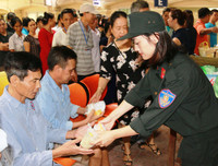 Nữ cảnh sát cơ động 6 lần trao tặng 