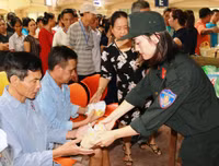 Nữ cảnh sát cơ động 6 lần trao tặng 