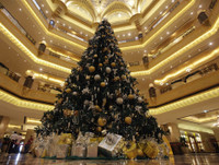 [ẢNH] Choáng ngợp trước những cây thông Noel đắt giá nhất thế giới