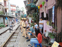 [ẢNH] CSGT Đường sắt tuần tra, tuyên truyền tại 