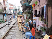 [ẢNH] CSGT Đường sắt tuần tra, tuyên truyền tại 