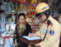 [ẢNH] CSGT Đường sắt tuần tra, tuyên truyền tại 