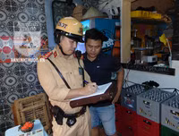 [ẢNH] CSGT Đường sắt tuần tra, tuyên truyền tại 