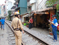 [ẢNH] CSGT Đường sắt tuần tra, tuyên truyền tại 