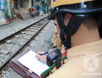 [ẢNH] CSGT Đường sắt tuần tra, tuyên truyền tại 