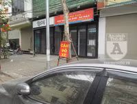 Đỗ ô tô kiểu... hồn nhiên dưới thông báo cấm đỗ, thì sao?...