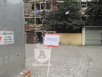 Đỗ ô tô kiểu... hồn nhiên dưới thông báo cấm đỗ, thì sao?...