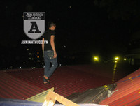 [ẢNH] Toàn cảnh vụ cảnh sát quật ngã đối tượng giang hồ cầm 2 dao nhọn cố thủ