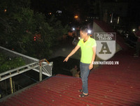 [ẢNH] Toàn cảnh vụ cảnh sát quật ngã đối tượng giang hồ cầm 2 dao nhọn cố thủ