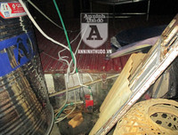 [ẢNH] Toàn cảnh vụ cảnh sát quật ngã đối tượng giang hồ cầm 2 dao nhọn cố thủ