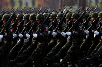 [ẢNH] Lục quân Thái Lan duyệt binh khoe sức mạnh 