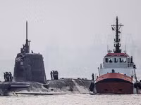 [ẢNH] Tàu ngầm hạt nhân Anh mang đầy Tomahawk áp sát Iran, sẵn sàng khai hỏa