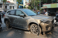 Hà Nội: Tài xế Mazda CX5 vượt đèn đỏ đâm vào 5 phương tiện khác
