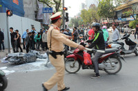 Hà Nội: Tài xế Mazda CX5 vượt đèn đỏ đâm vào 5 phương tiện khác