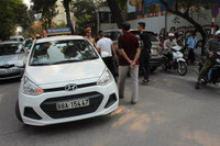 Hà Nội: Tài xế Mazda CX5 vượt đèn đỏ đâm vào 5 phương tiện khác