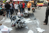 Hà Nội: Tài xế Mazda CX5 vượt đèn đỏ đâm vào 5 phương tiện khác