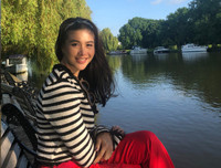 [ẢNH] Á hậu Thái Lan tử nạn trong vụ máy bay chở Chủ tịch Leicester rơi