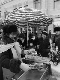 [Ảnh] Nhìn lại không khí rộn ràng đón năm mới thời Liên Xô