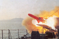 [ẢNH] Sát thủ diệt hạm uy lực nhất Venezuela rực lửa trên biển thị uy