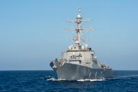 [ẢNH] Khu trục hạm Mỹ chất đầy tên lửa áp sát tàu do thám Nga