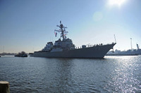 [ẢNH] Khu trục hạm Mỹ chất đầy tên lửa áp sát tàu do thám Nga