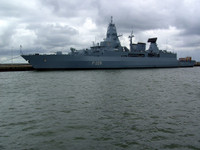 [ẢNH] Khu trục hạm phòng không Anh - Đức phối hợp tạo lập vùng cấm bay trên biển Azov?