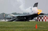 [ẢNH] F-16D Pakistan bị MiG-21 bắn hạ, phi công nhảy dù nhưng bị dân đánh chết vì nhầm?