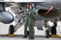 [ẢNH] F-16D Pakistan bị MiG-21 bắn hạ, phi công nhảy dù nhưng bị dân đánh chết vì nhầm?