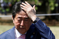 Thủ tướng Nhật Bản khẳng định không từ chức sau bê bối định giá thấp đất công