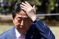 Thủ tướng Nhật Bản khẳng định không từ chức sau bê bối định giá thấp đất công