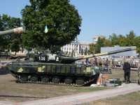 [ẢNH] Ukraine biểu dương lực lượng tăng thiết giáp hùng hậu răn đe ly khai miền Đông