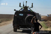 [ẢNH] Vì sao người Kurd ném khoai tây vào Mỹ nhưng lại ném sơn và đá vào Nga?