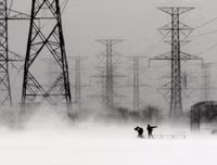 Hình ảnh xót lòng về những con đường tới trường gian nan trên khắp thế giới (2)