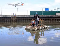 Hình ảnh xót lòng về những con đường tới trường gian nan trên khắp thế giới (1)