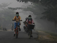 Hình ảnh xót lòng về những con đường tới trường gian nan trên khắp thế giới (2)