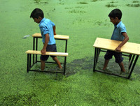 Hình ảnh xót lòng về những con đường tới trường gian nan trên khắp thế giới (2)