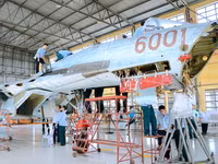 [ẢNH] Việt Nam trở thành trung tâm sửa chữa máy bay Sukhoi cho cả Đông Nam Á?