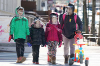 [ẢNH] Khống chế Covid-19 bước đầu thất bại, Mỹ trở thành vùng dịch lớn thứ ba thế giới