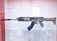 [ẢNH] Súng trường tấn công ‘AK-47 Mỹ’ ra mắt, gây khó chịu cho Nga