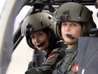 [ẢNH] Vẻ đẹp mê hoặc của nữ binh sĩ Thổ Nhĩ Kỳ