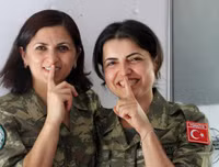 [ẢNH] Vẻ đẹp mê hoặc của nữ binh sĩ Thổ Nhĩ Kỳ